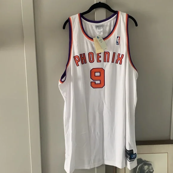 Dan Majerle
signed Phoenix Suns Reebok
Authentic jersey, size 52. - Picture 9 of 11